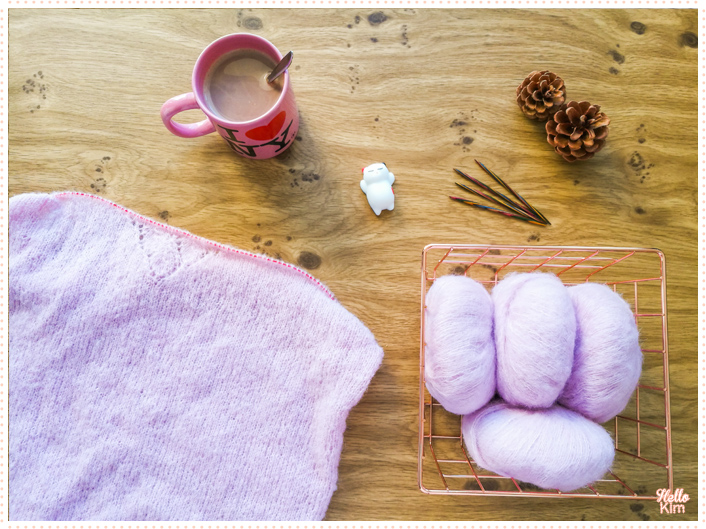Devant tricoté du pull ajouré, inspiré du pull Presque Sessun de clmandco, tricoté avec la Drops Brushed aplaca silk en coloris rose poudré